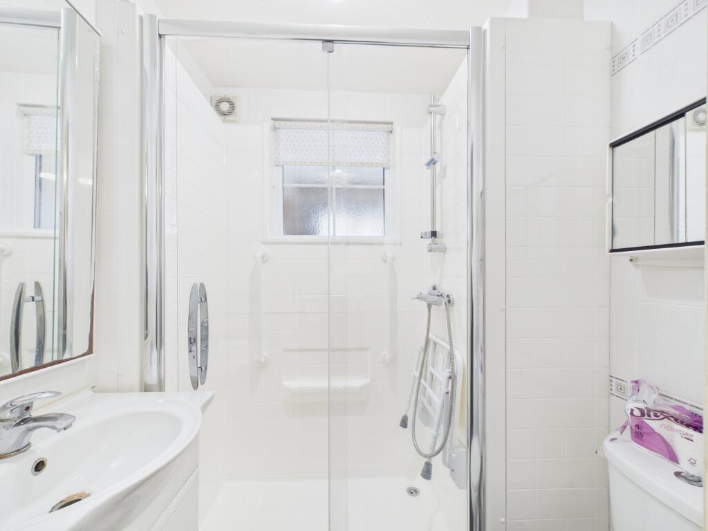 Apartment in Reading - View 5