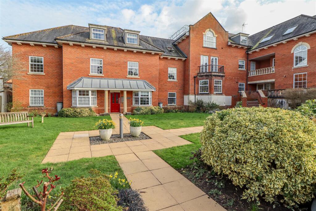 Main image of property: Potters Place, Horsham