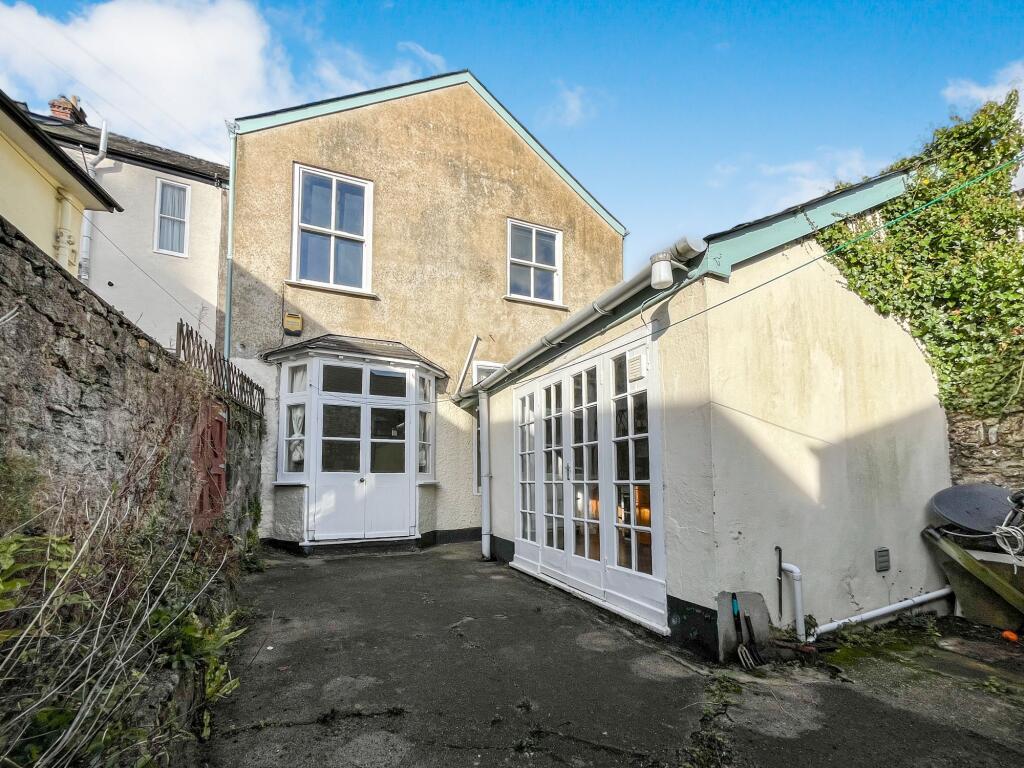 1-bed flat on West Street, Ashburton, £149,950