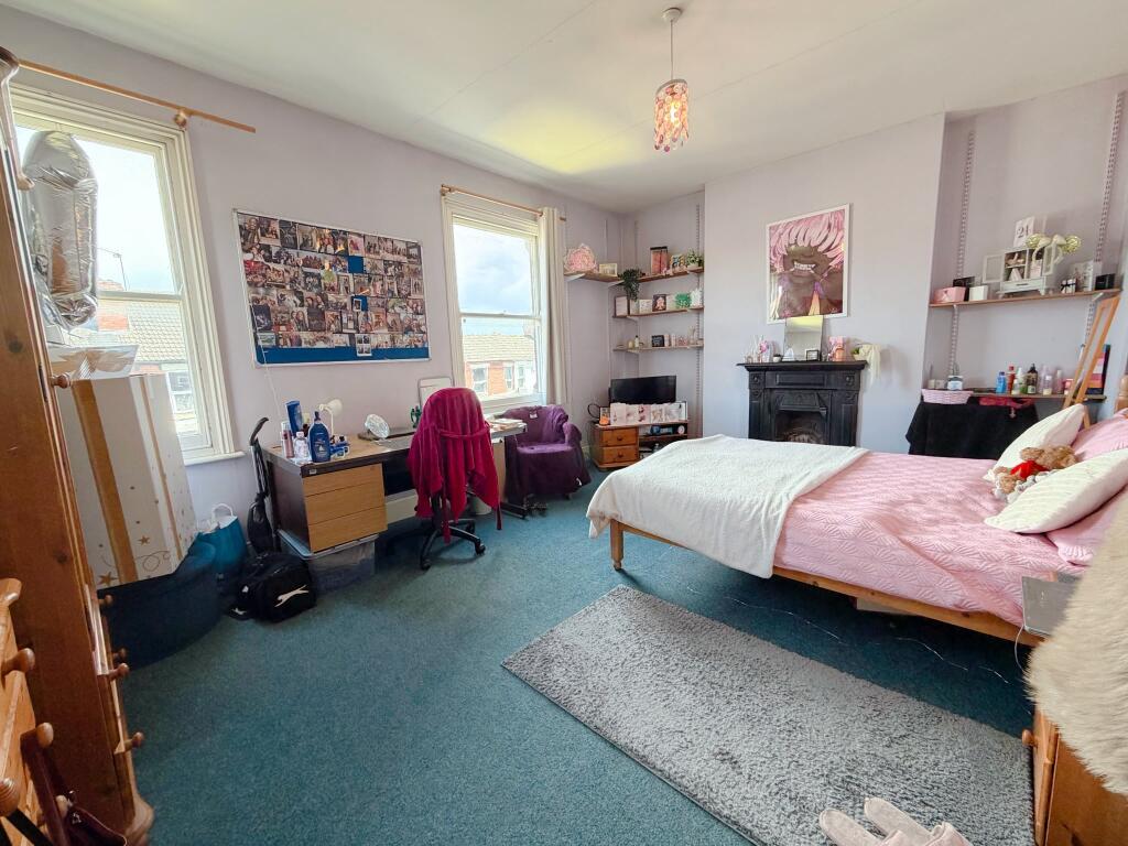 House in Nottingham, Hyson Green - View 6