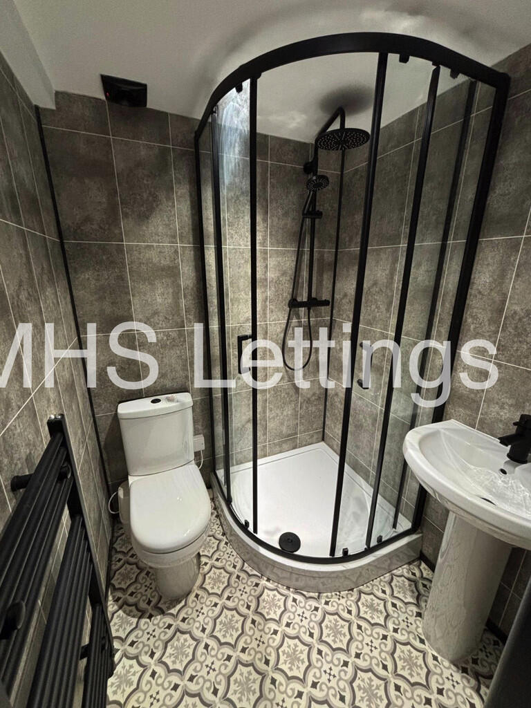 6 bedroom terraced house for rent