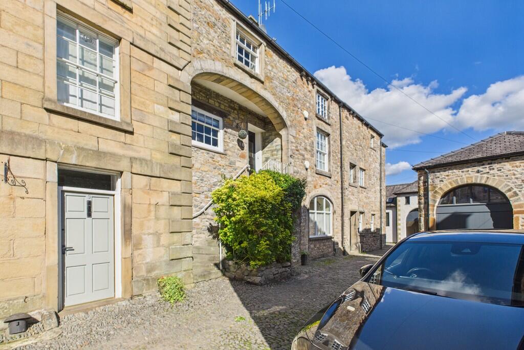 Main image of property: 9b Main Street, Kirkby Lonsdale, LA6 2AQ