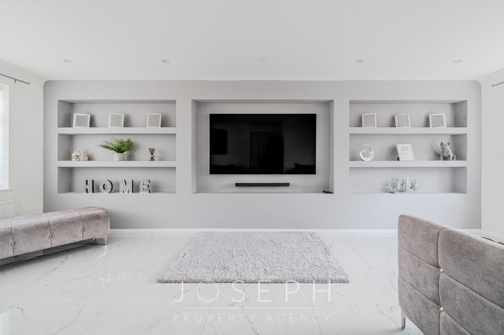 House in Ipswich - View 5