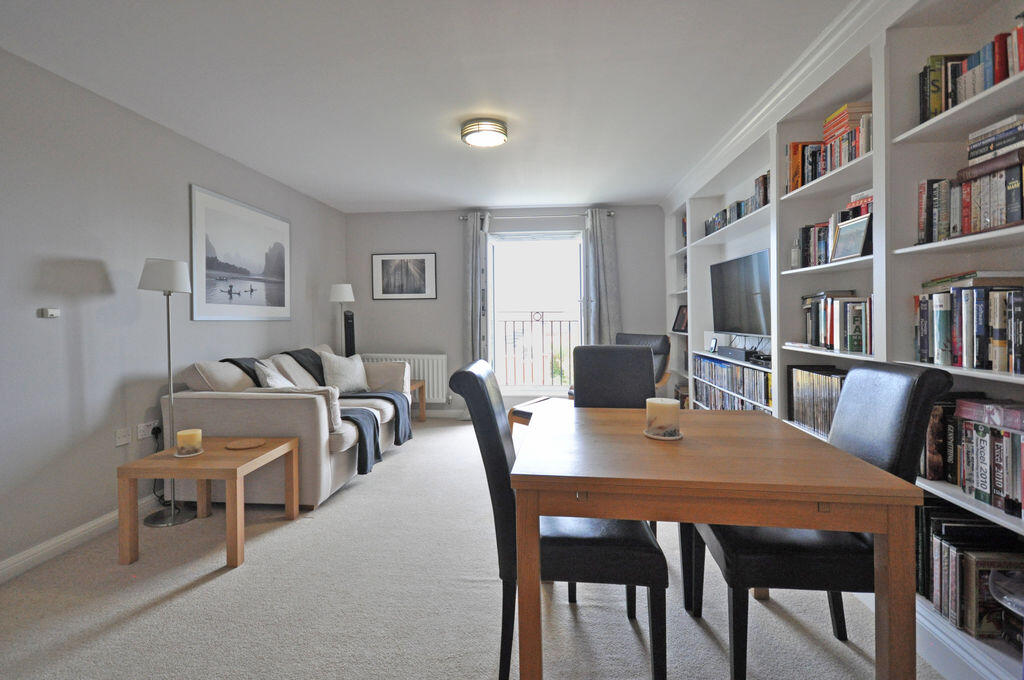 Apartment in Newport, Coedkernew - More