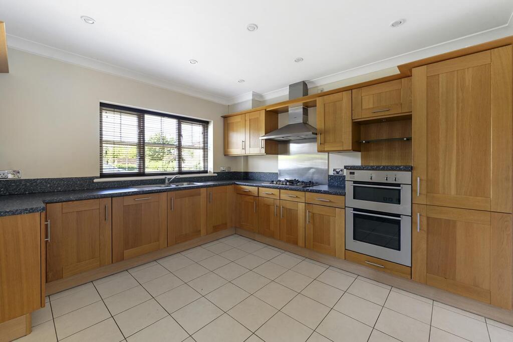 House in Tonbridge and Malling, Kings Hill - More