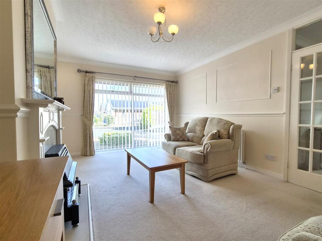 Longwood Close, Lytham photo 5