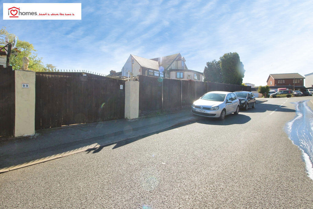 House in Walsall, West Midlands - View 4