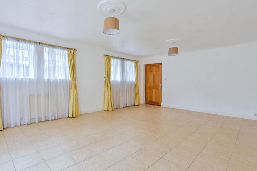 House in Kingston upon Thames - View 4