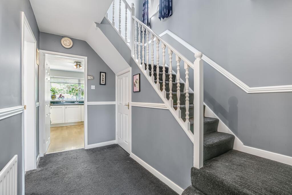 Primrose Drive, Bingley, BD16 photo 2