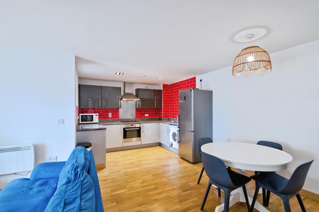 Apartment in Colchester, Hythe - View 4