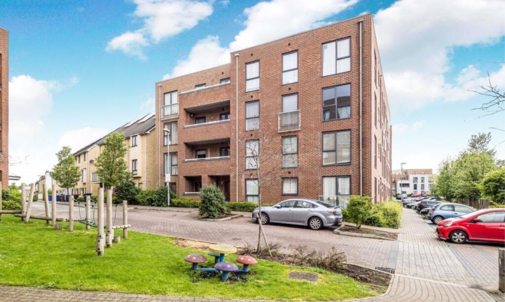 Main image of property: Draper Close, Grays, RM20