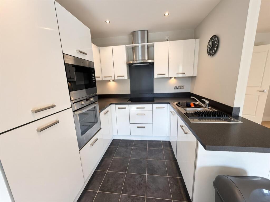Apartment in Stockport - View 3