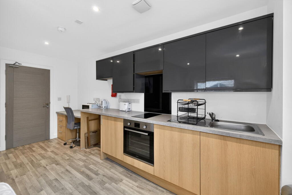 Apartment in Plymouth - View 5