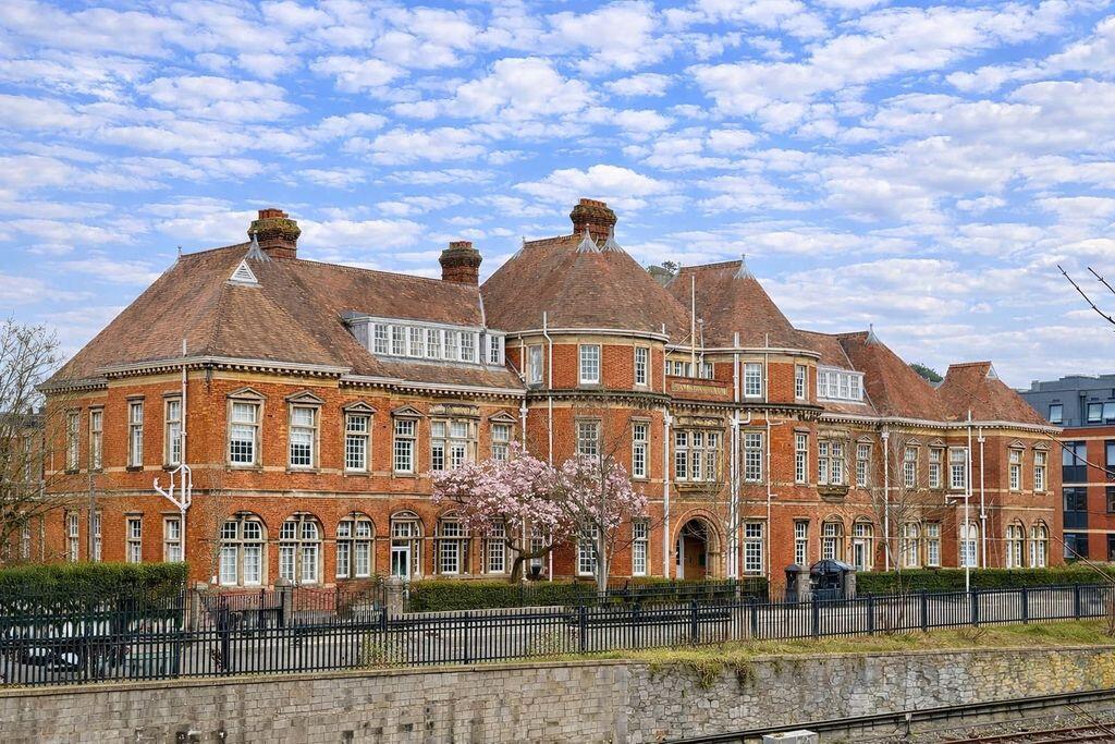 Main image of property: Apsley Road, Mutley, Plymouth.  Exquisite Interior 2 bedoom Ground floor apartment with Parking