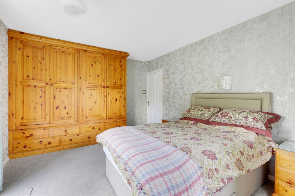 House in Nottingham, Gedling - More