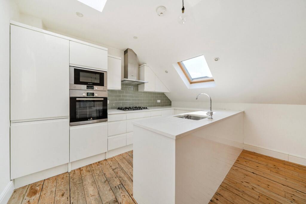 Apartment in London - View 2
