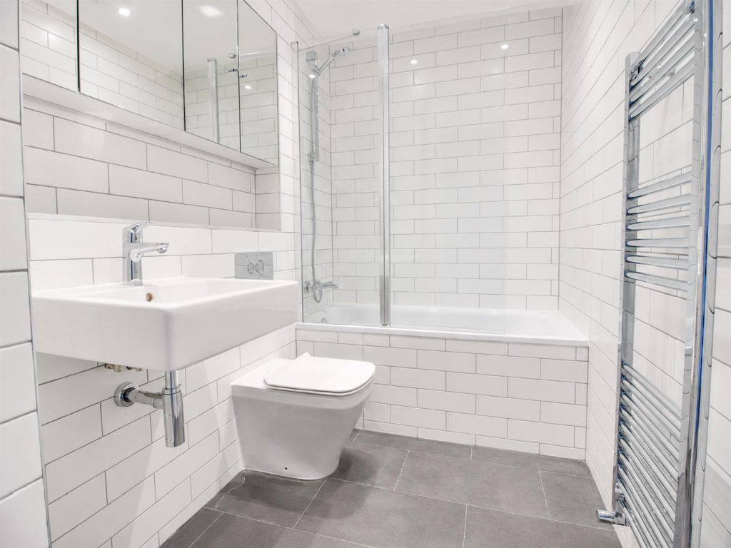 Apartment in Croydon - More