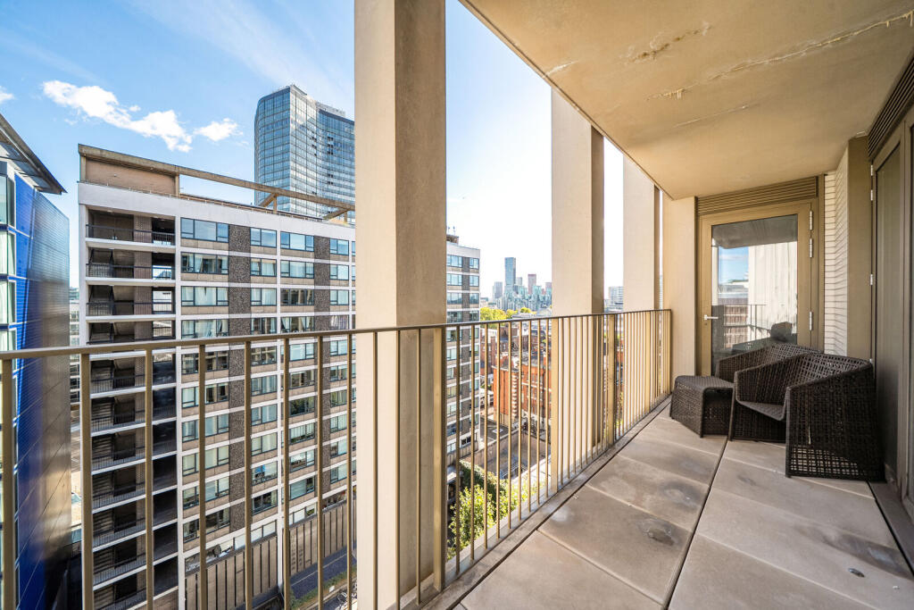 Apartment in London - More