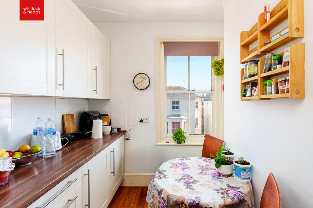 Apartment in Hove, Brighton and Hove - View 4