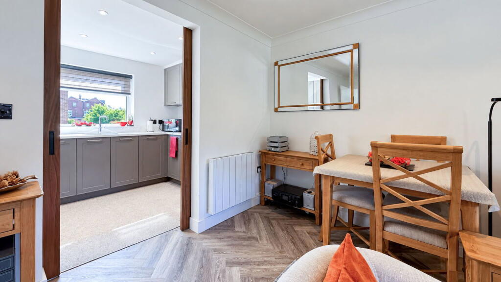 Apartment in Preston - View 4