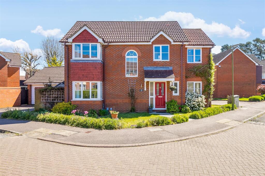 Main image of property: Oaktree Close, Letchworth Garden City