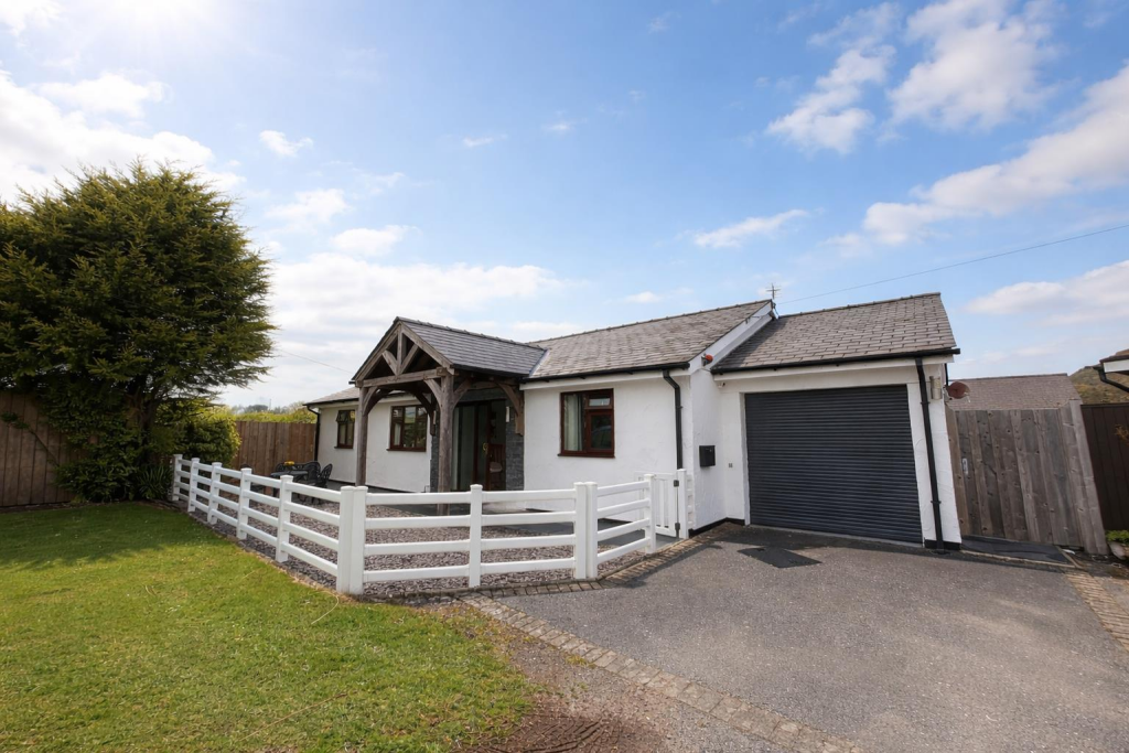 Main image of property: Chalet Park, Morfa Bychan, Porthmadog