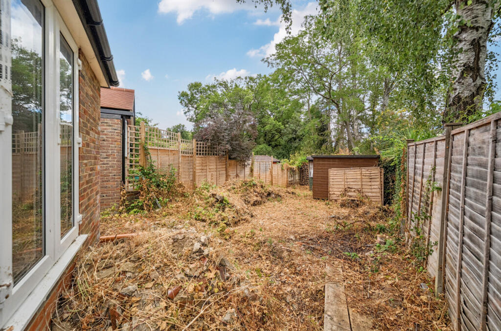 House in Waverley, Chiddingfold - View 4