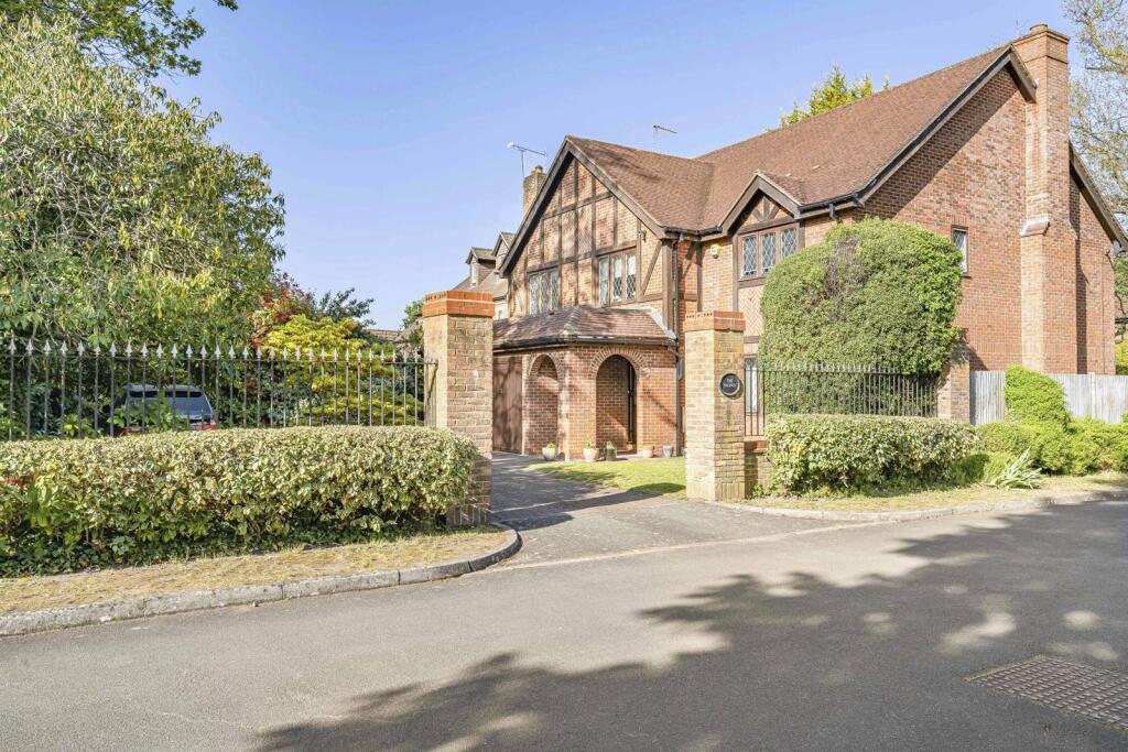 Main image of property: Dartnell Court, West Byfleet, Surrey, KT14