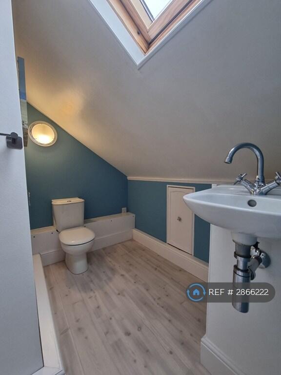 5 bedroom terraced house for rent