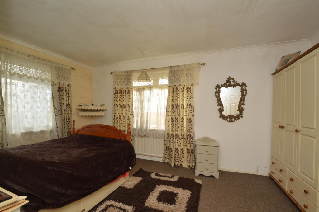House in Sandown, Lake - More