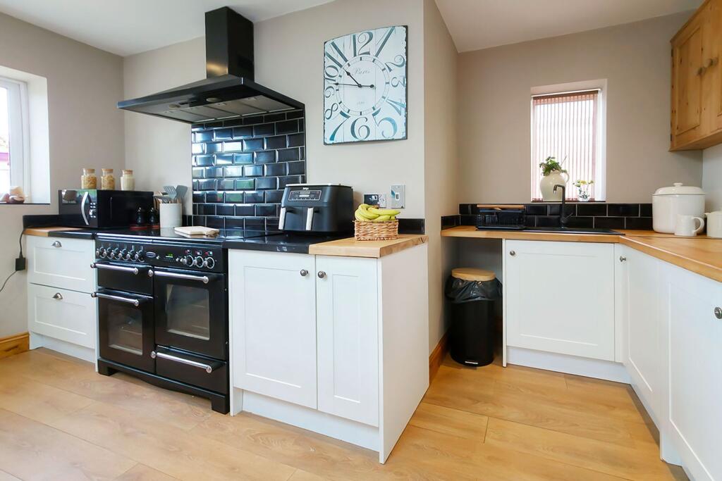 Warren Crescent, East Preston, BN16 photo 4
