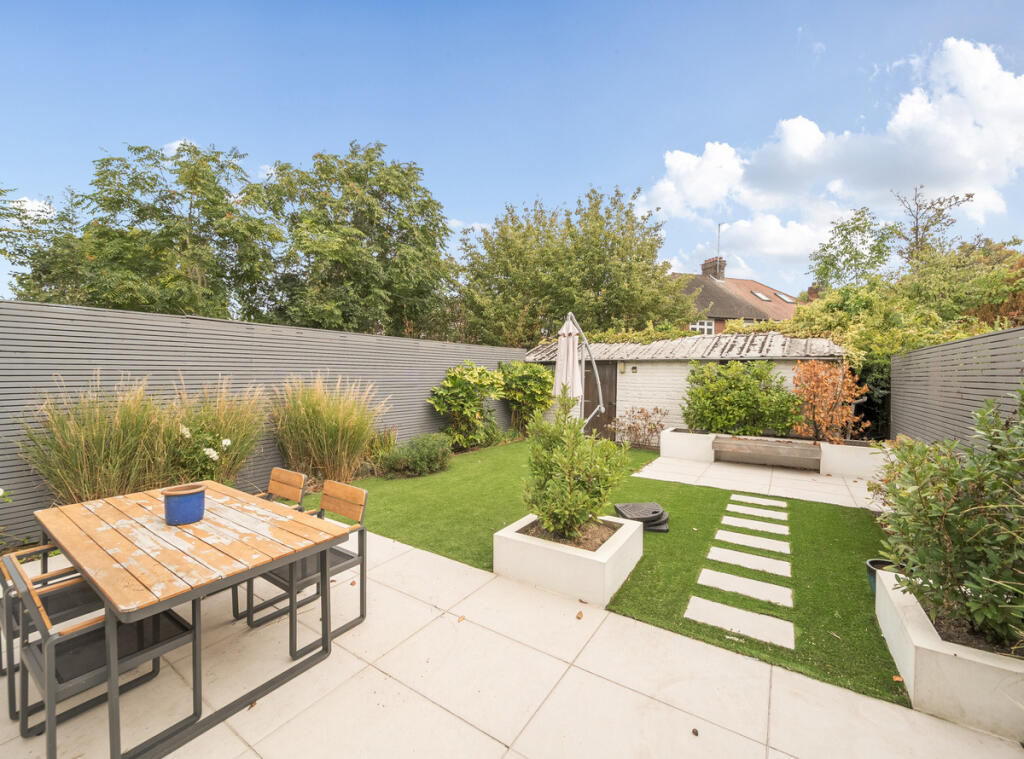 House in London, Dudden Hill, Dollis Hill - View 2