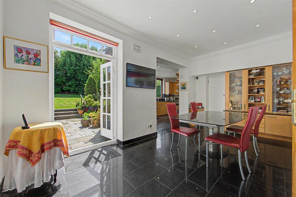 House in London - View 5