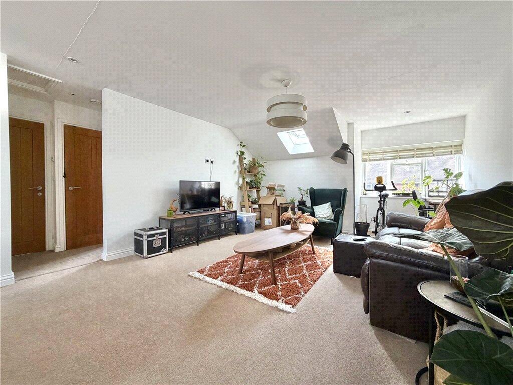 Apartment in Romsey, Fishlake - View 5