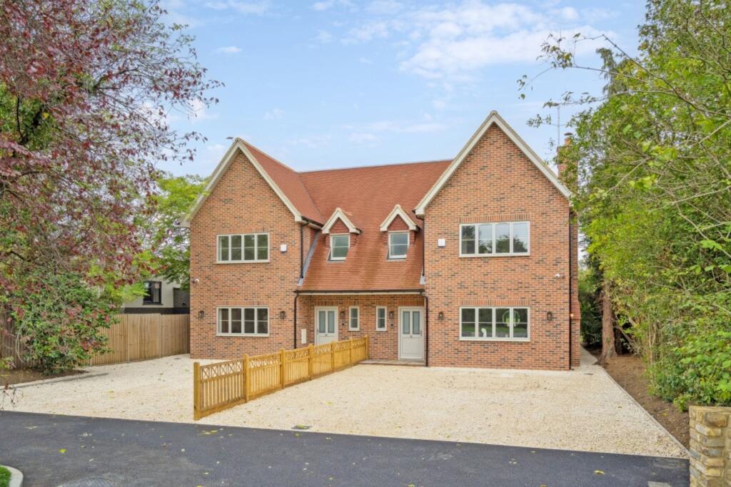Main image of property: Oxford Road, Gerrards Cross, SL9