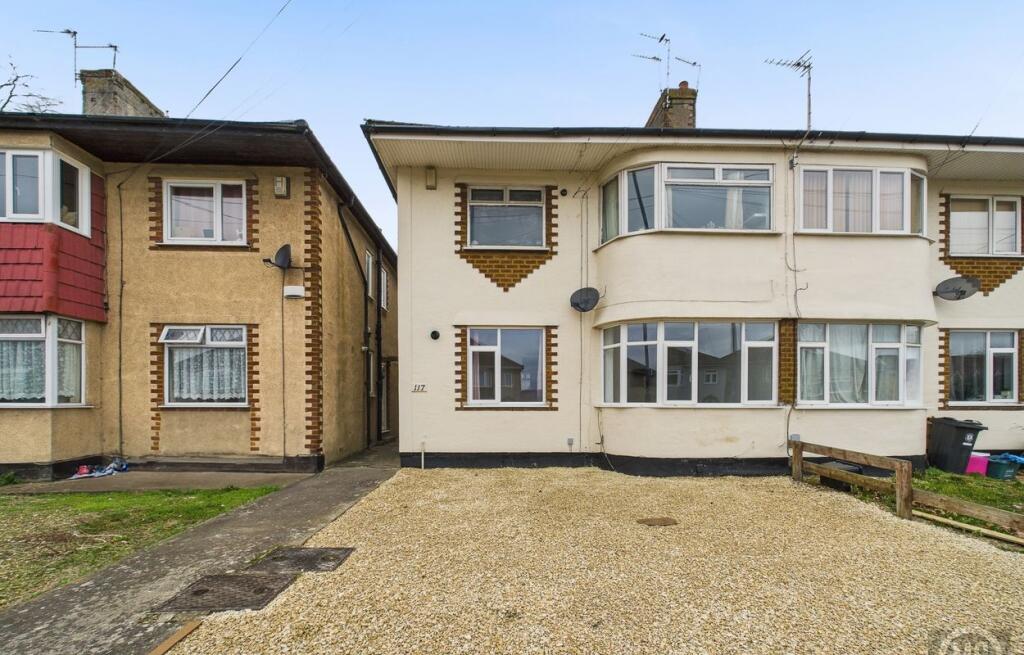2-bed flat on Ridgeway Lane, Bristol, BS14 9PG, £196,000