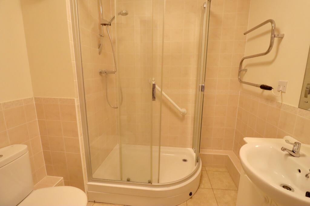 Apartment in Havant, Cowplain - View 5