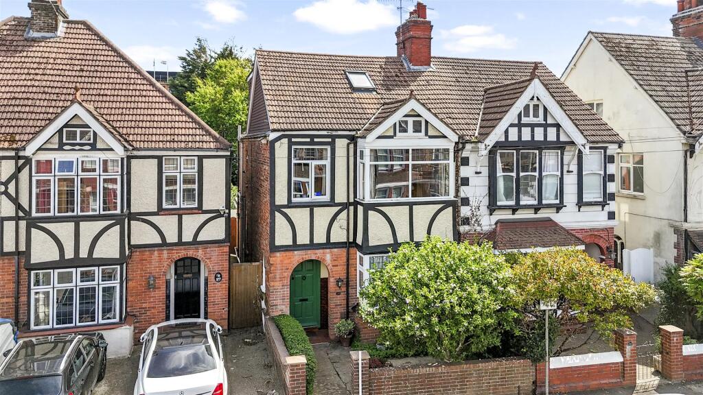 House in Worthing, West Sussex - View 2