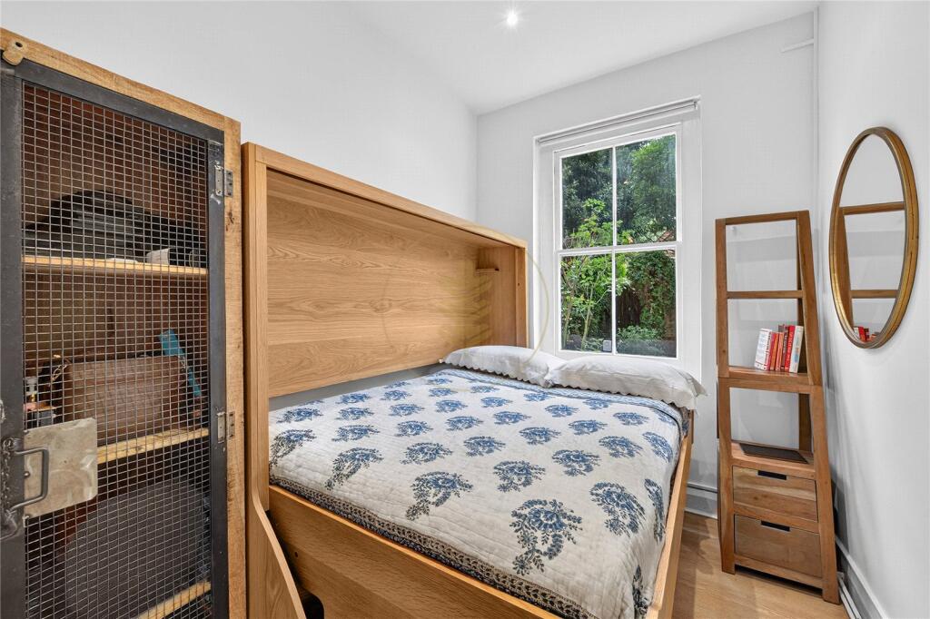Apartment in London - View 5