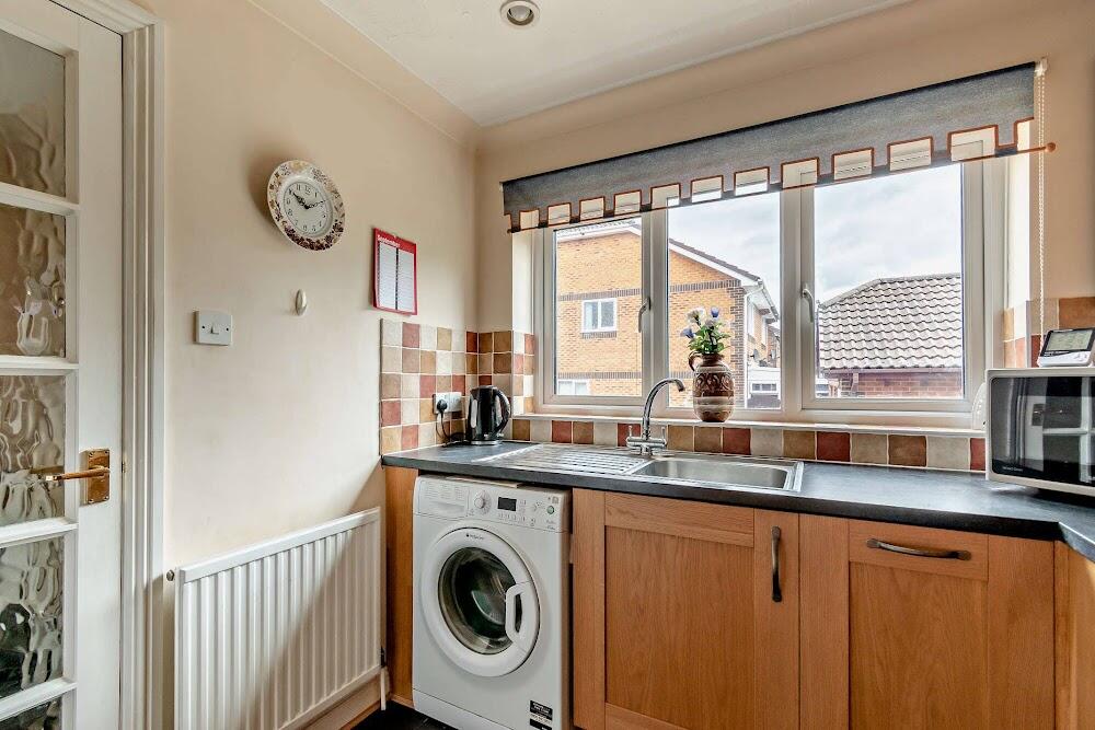 Lytchett Drive, Broadstone, BH18 photo 4