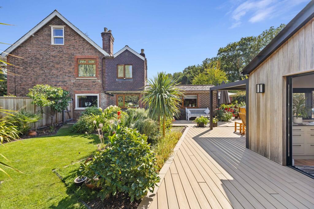 House in Tandridge, Keeper's Corner, Burstow - View 4