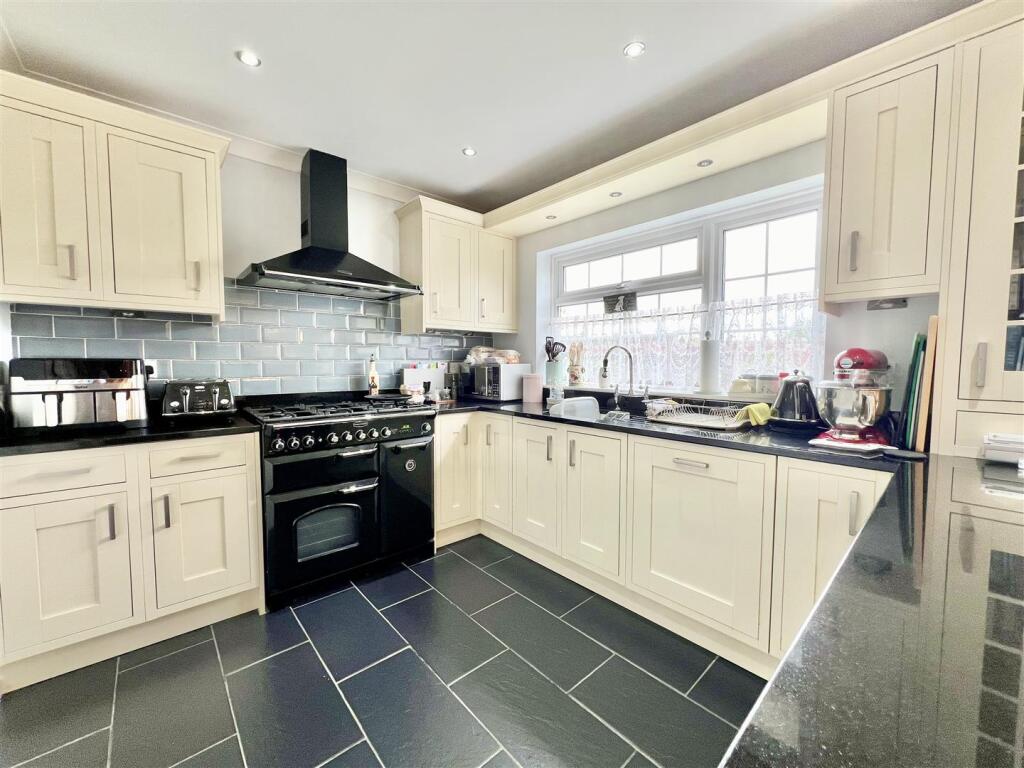 3-bed detached on Ongar Road, Writtle, Chelmsford, £499,995
