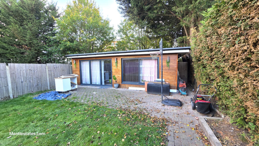 House in Enfield - View 4