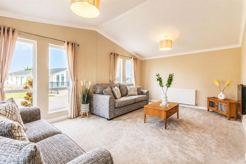 New Market, Offenham Road, Evesham, WR11 - View 3