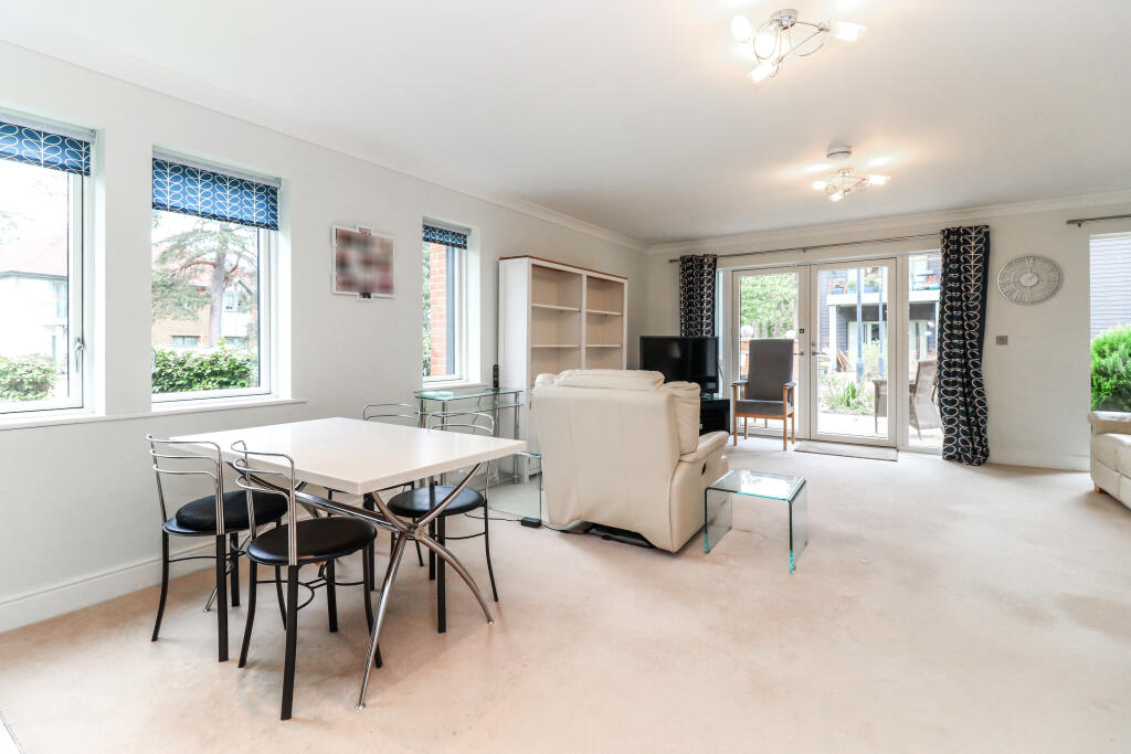 Apartment in Slough - View 5