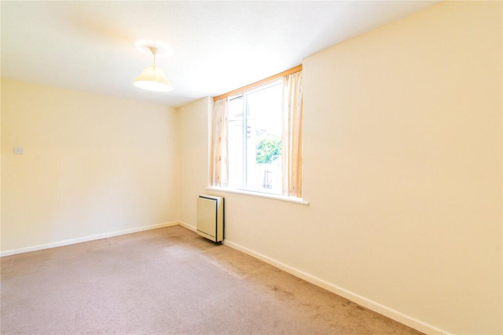 House in Lambourn, West Berkshire - More
