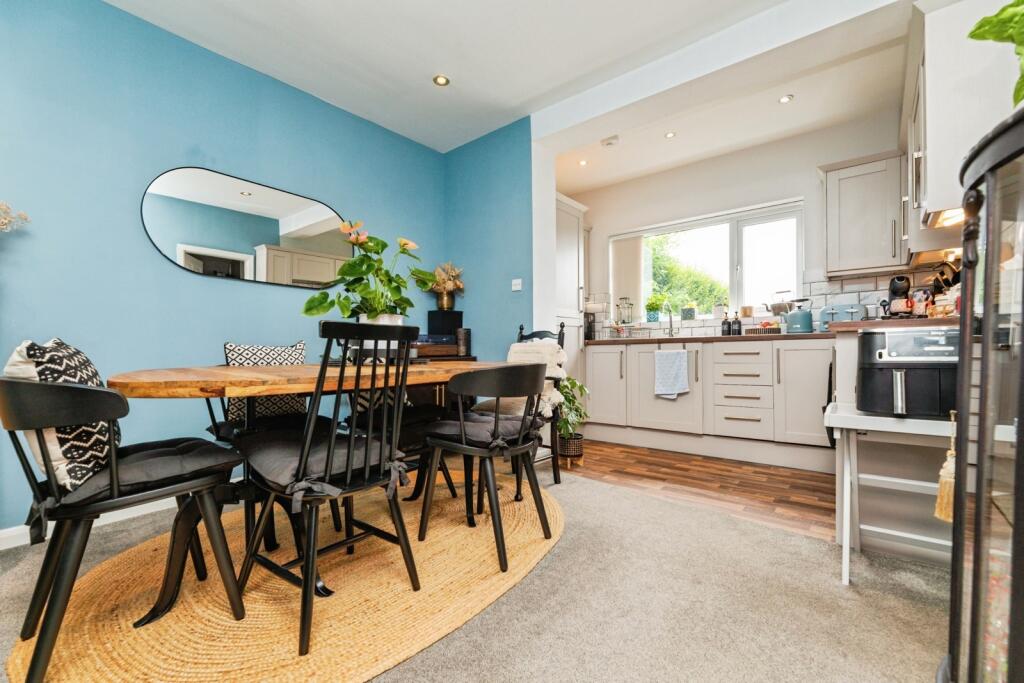 House in Rotherham, Greasbrough - More