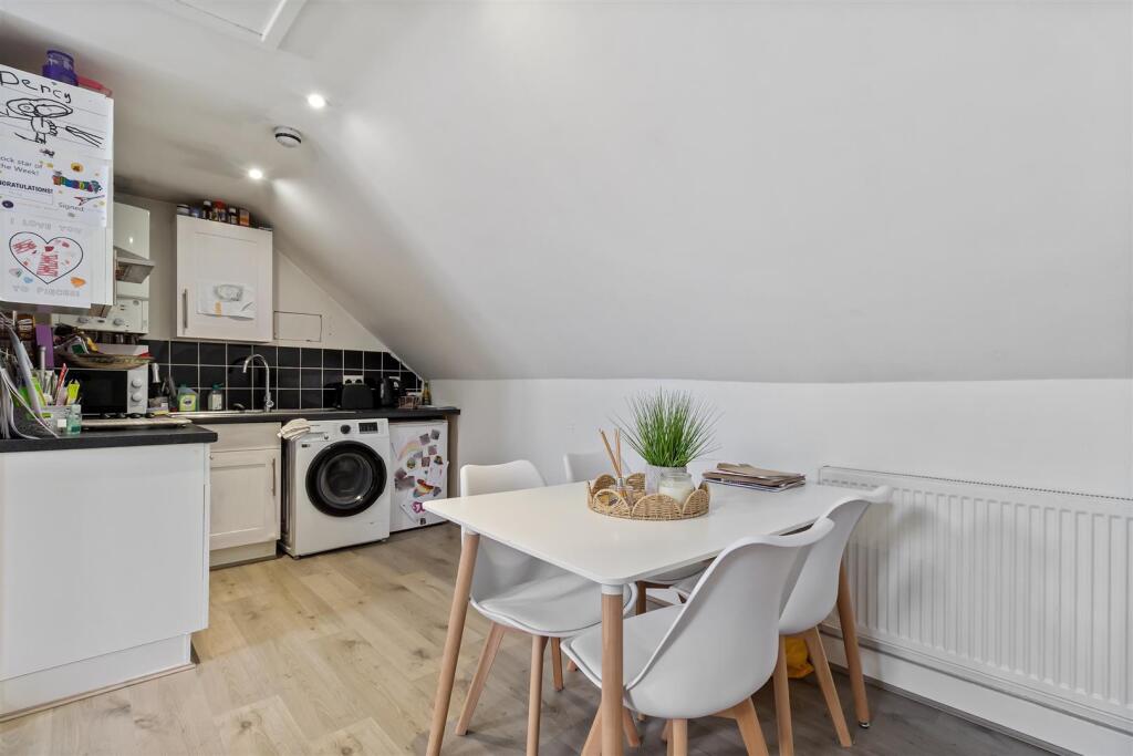 Apartment in Worthing, West Sussex - View 3