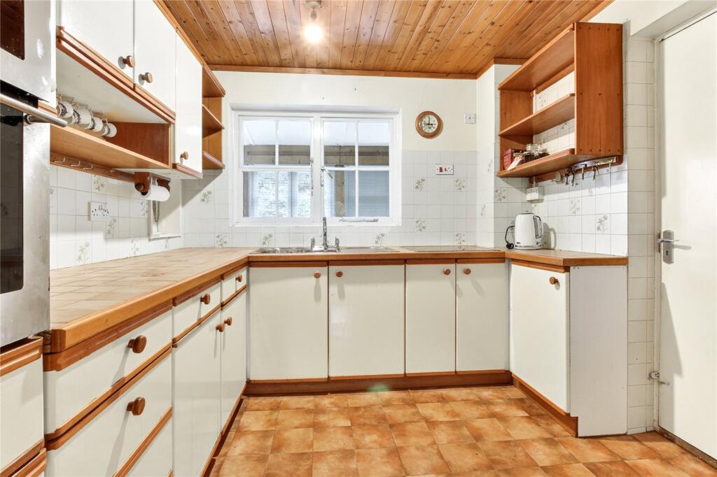 House in Bracknell - More
