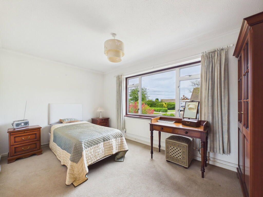 House in Horsham, Roffey, North Horsham - More